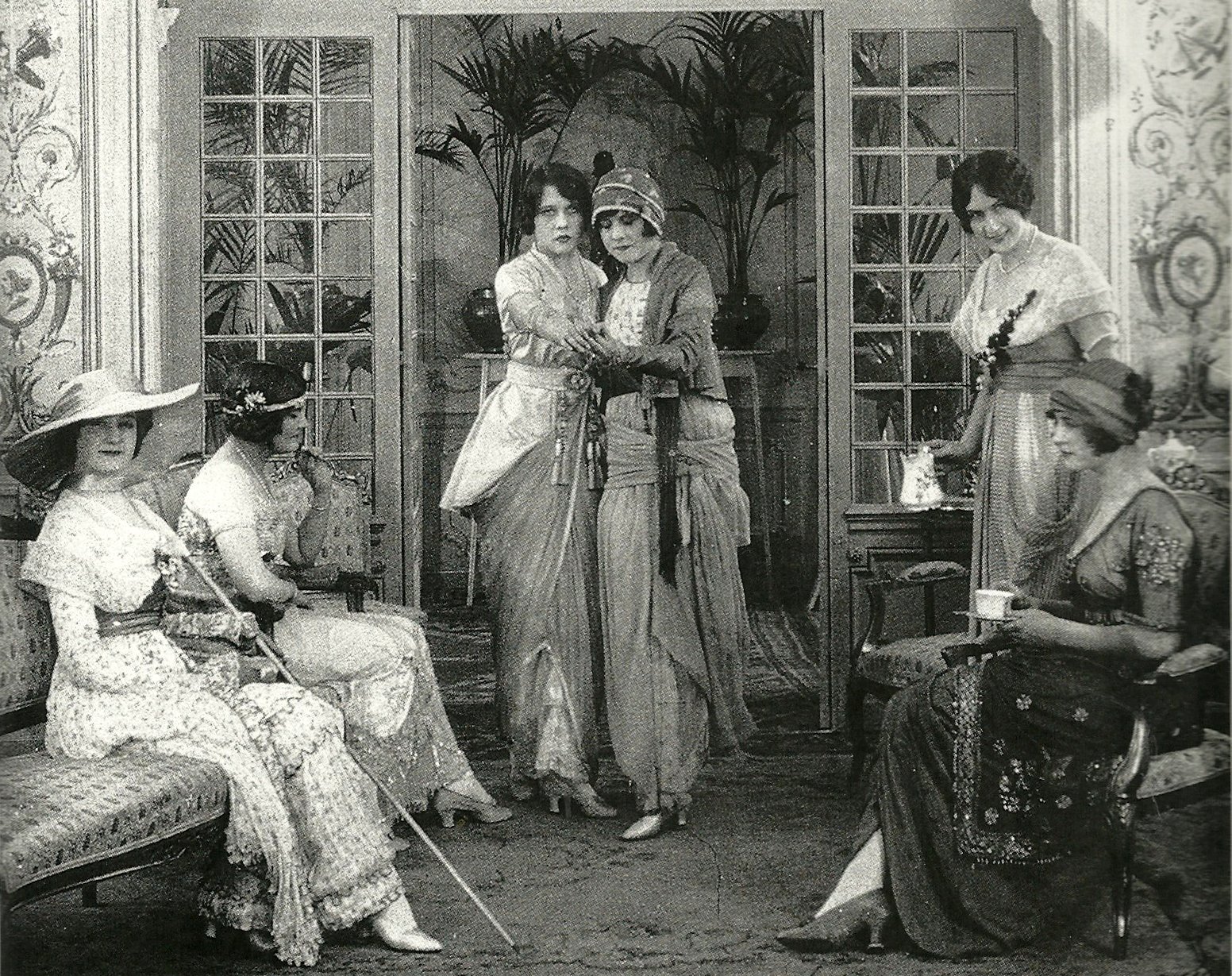 Paris, 1913, mannequins dance tango
